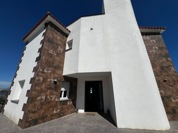 Image No.1-Villa de 4 chambres à vendre à Estepona