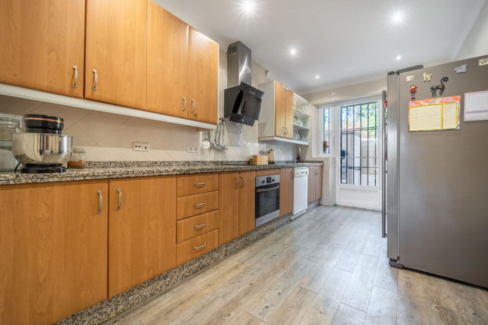 Image No.10-3 Bed Townhouse for sale