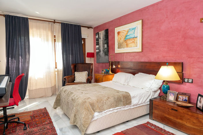 Image No.8-6 Bed Villa for sale