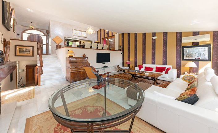 Image No.2-6 Bed Villa for sale