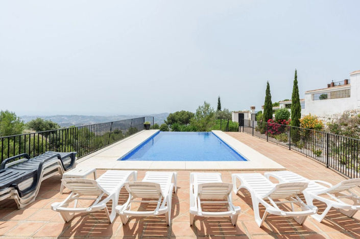 Image No.1-5 Bed Villa for sale