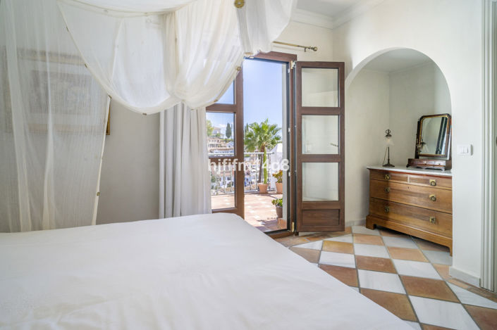 Image No.11-3 Bed Townhouse for sale