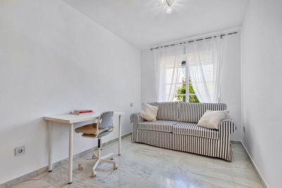 gh4kn08wh9j8-e64a9055bba3e77ac8aca3b893cdf826