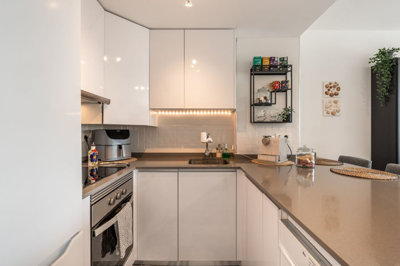 rt4qvoep3j16-ec67b526875bf0124b6ce4328a754439