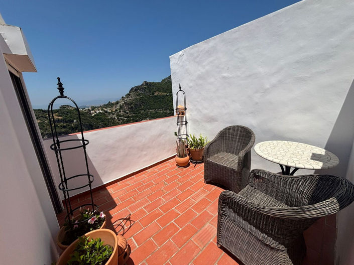 Image No.2-2 Bed Townhouse for sale