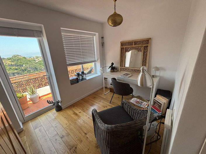 Image No.6-2 Bed Townhouse for sale