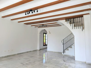 r82circwurj10-bb915d1cb19341576dcdc994b81ab9c