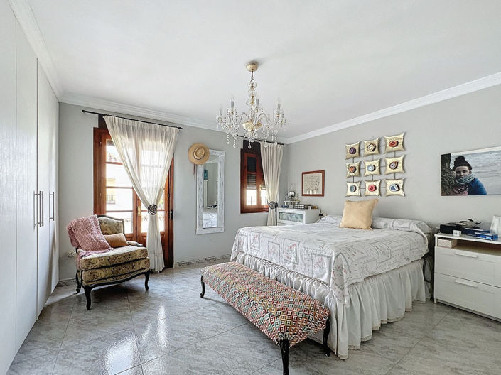 Image No.10-5 Bed Townhouse for sale