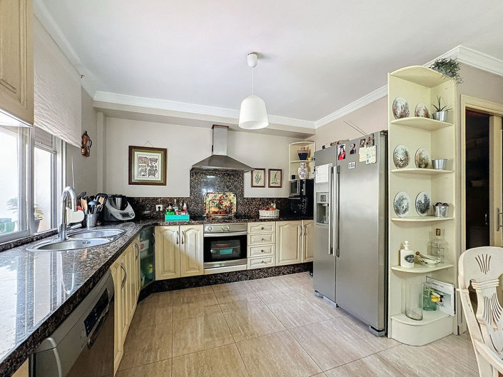 Image No.8-5 Bed Townhouse for sale