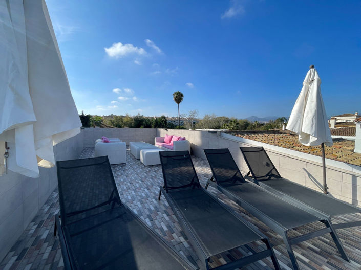 Image No.11-8 Bed Villa for sale