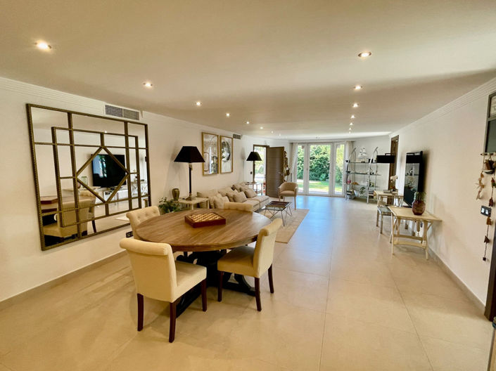 Image No.25-8 Bed Villa for sale