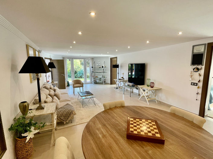 Image No.27-8 Bed Villa for sale