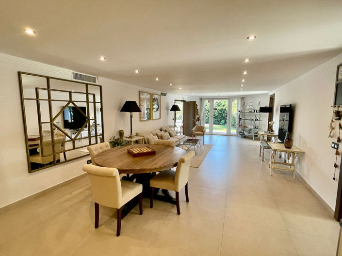 Image No.28-8 Bed Villa for sale