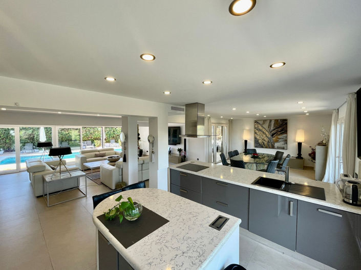 Image No.29-8 Bed Villa for sale