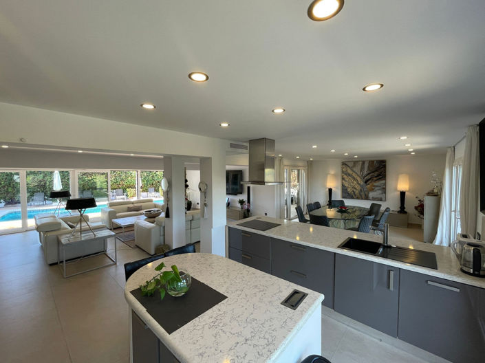 Image No.31-8 Bed Villa for sale