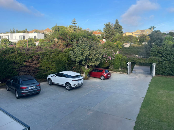 Image No.9-8 Bed Villa for sale