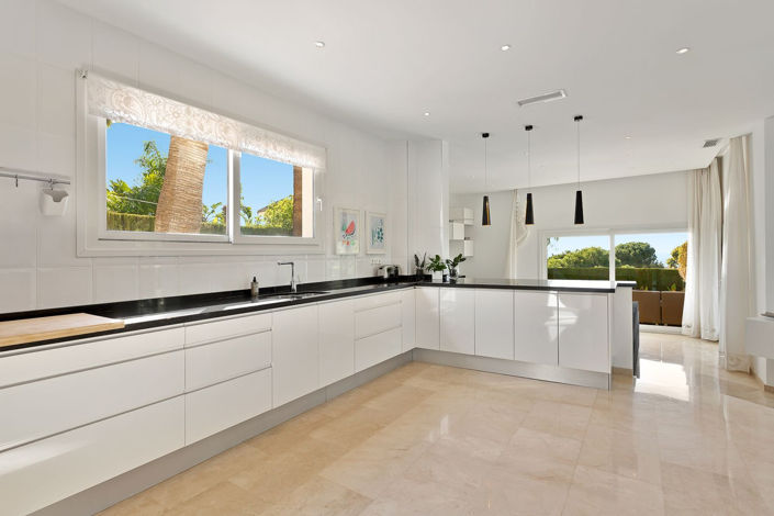 Image No.17-4 Bed Villa for sale