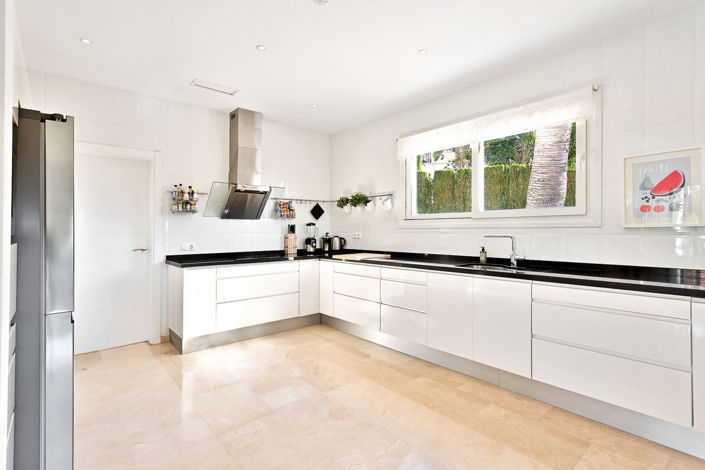 Image No.18-4 Bed Villa for sale