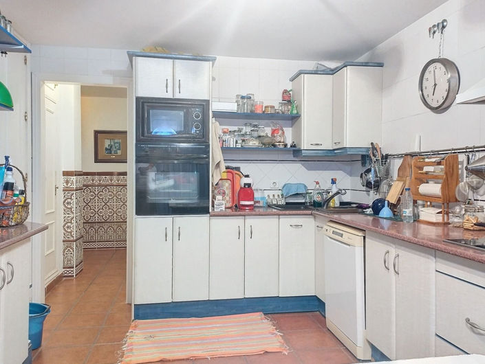 Image No.12-5 Bed Townhouse for sale