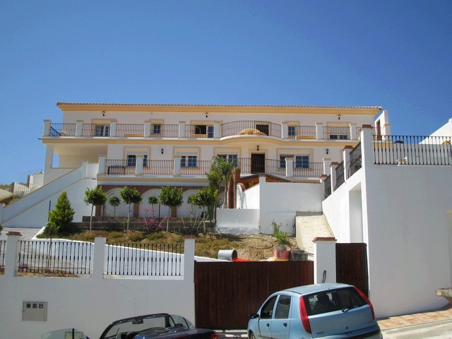 Image No.4-7 Bed Villa for sale
