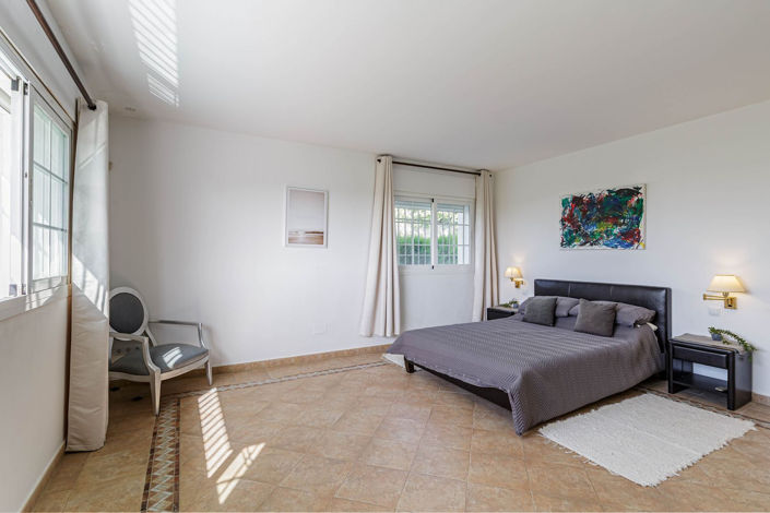 Image No.10-5 Bed Villa for sale