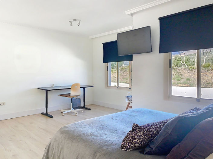 Image No.17-2 Bed Townhouse for sale