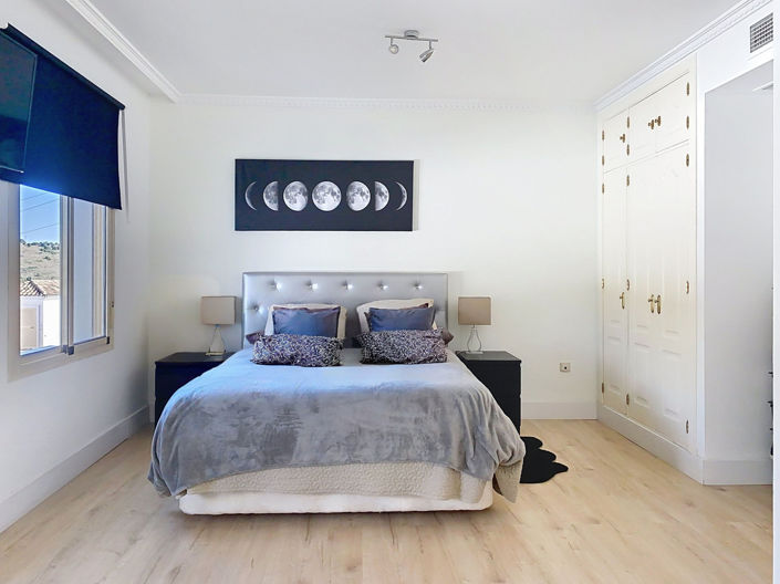 Image No.18-2 Bed Townhouse for sale