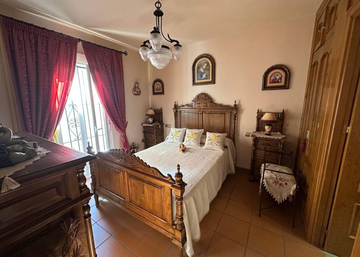 Image No.10-3 Bed Townhouse for sale