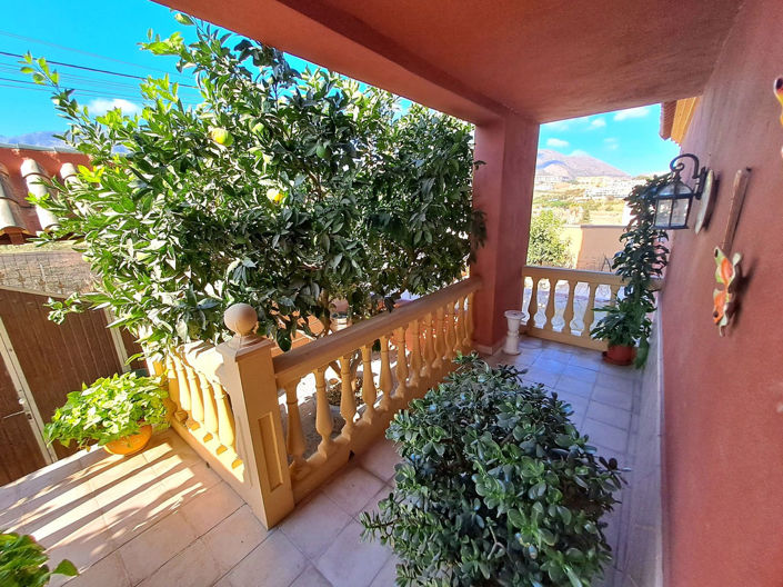 Image No.2-6 Bed Villa for sale