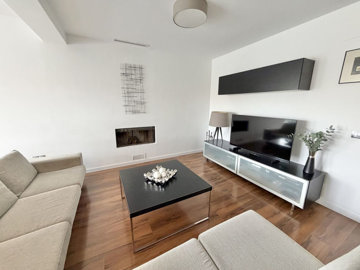 5rqs747rz9v15-11d12f2f454f2f5e9b981fdd8b901d5