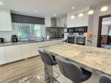 cb8b21bha1f12-53013098fcab6c38b1379cd33298e05