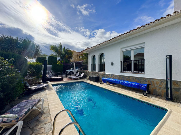 Image No.3-4 Bed Villa for sale