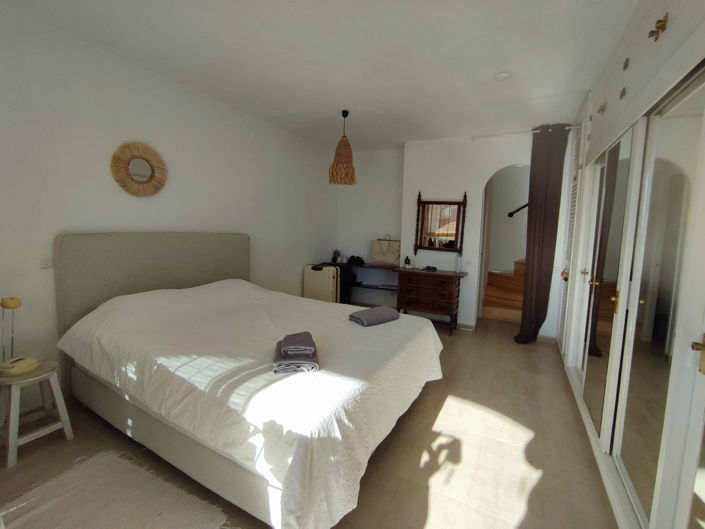 Image No.14-3 Bed Townhouse for sale