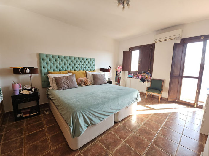 Image No.10-4 Bed Townhouse for sale