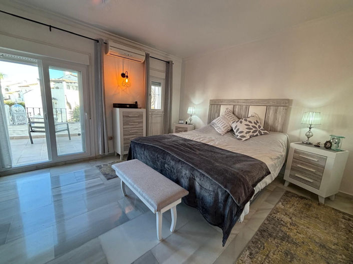 Image No.10-3 Bed Townhouse for sale