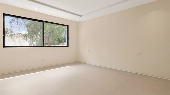 Image No.12-6 Bed Villa for sale