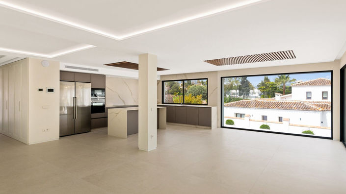 Image No.8-6 Bed Villa for sale