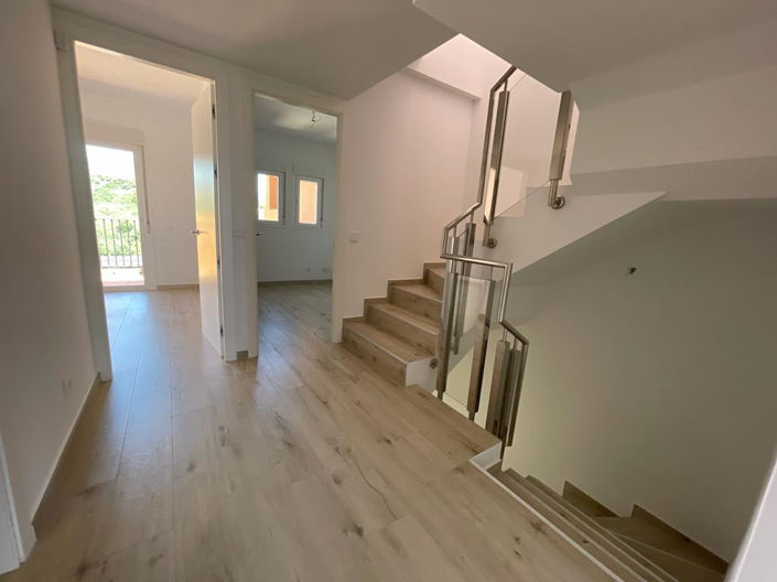 Image No.9-3 Bed Townhouse for sale