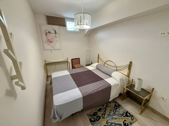 Image No.17-5 Bed Townhouse for sale