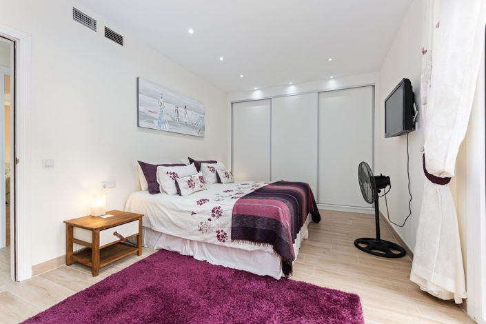 Image No.12-2 Bed Townhouse for sale