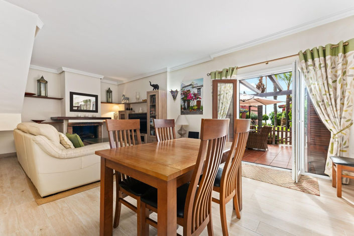 Image No.8-2 Bed Townhouse for sale