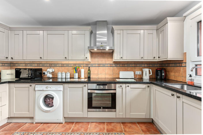 Image No.9-2 Bed Townhouse for sale