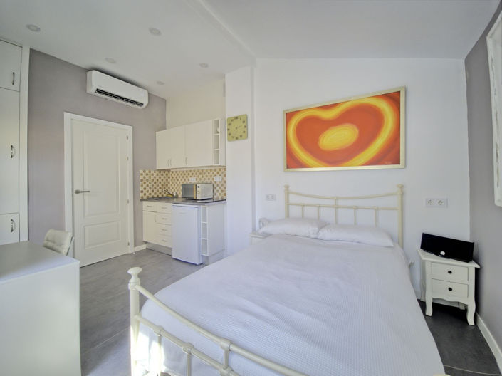 Image No.13-6 Bed Townhouse for sale