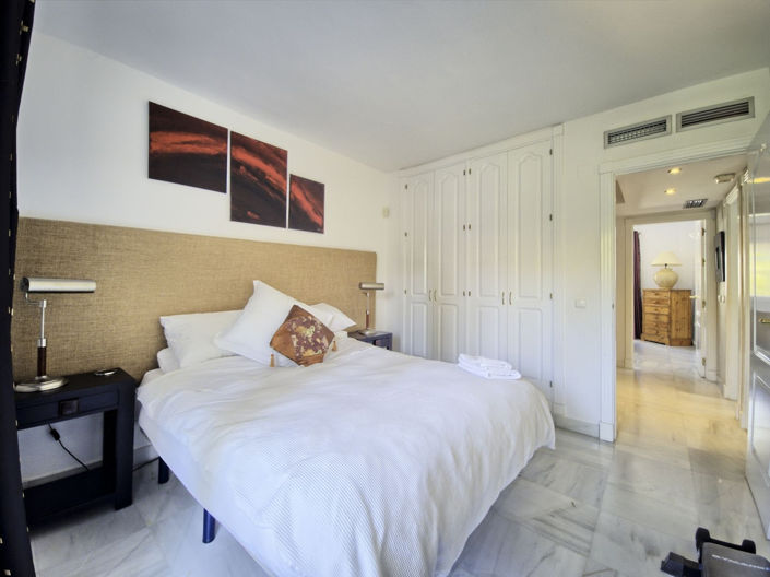 Image No.18-6 Bed Townhouse for sale