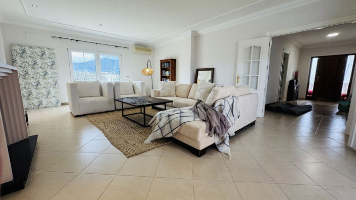 Image No.5-7 Bed Villa for sale