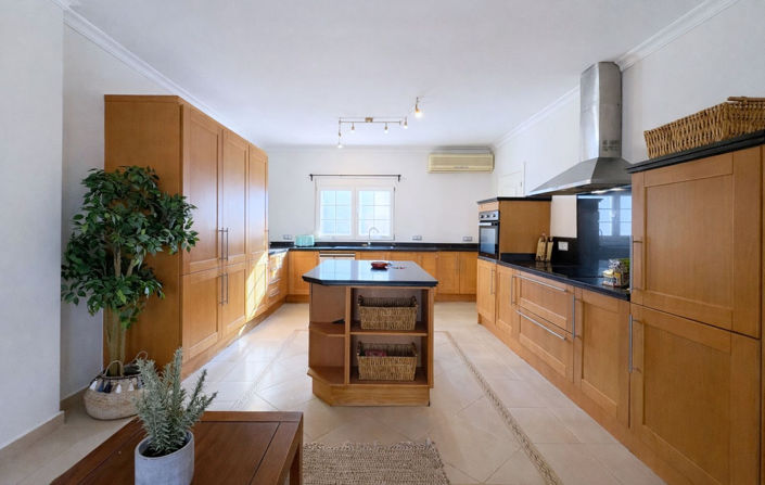 Image No.8-7 Bed Villa for sale