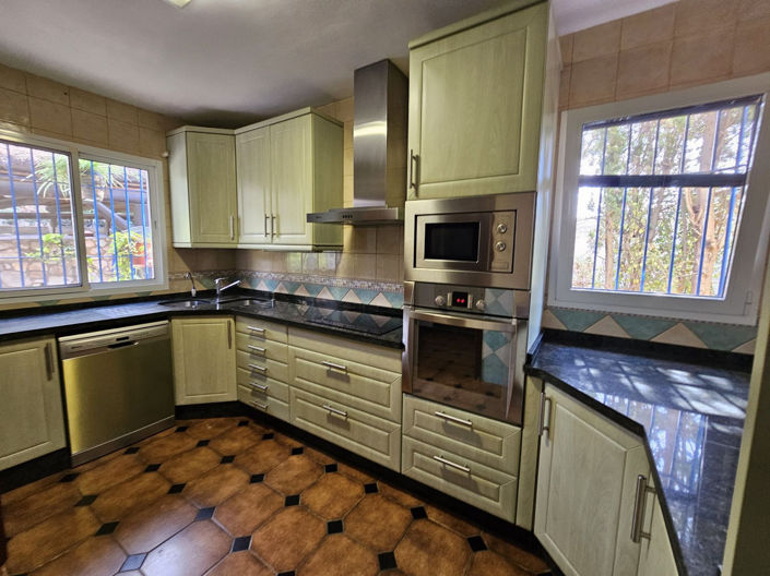 Image No.12-3 Bed Townhouse for sale