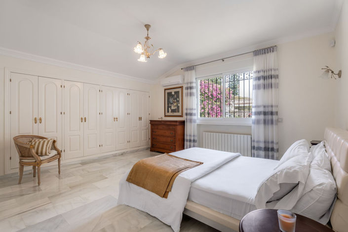 Image No.10-6 Bed Villa for sale