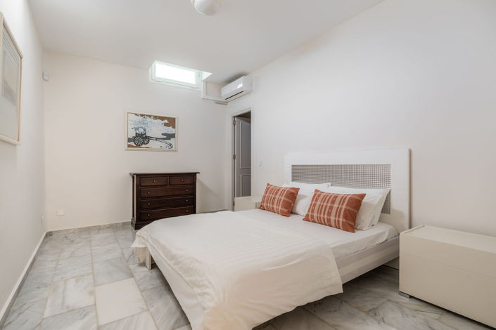 Image No.12-6 Bed Villa for sale