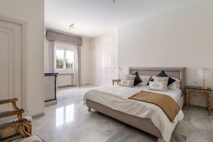 Image No.9-6 Bed Villa for sale